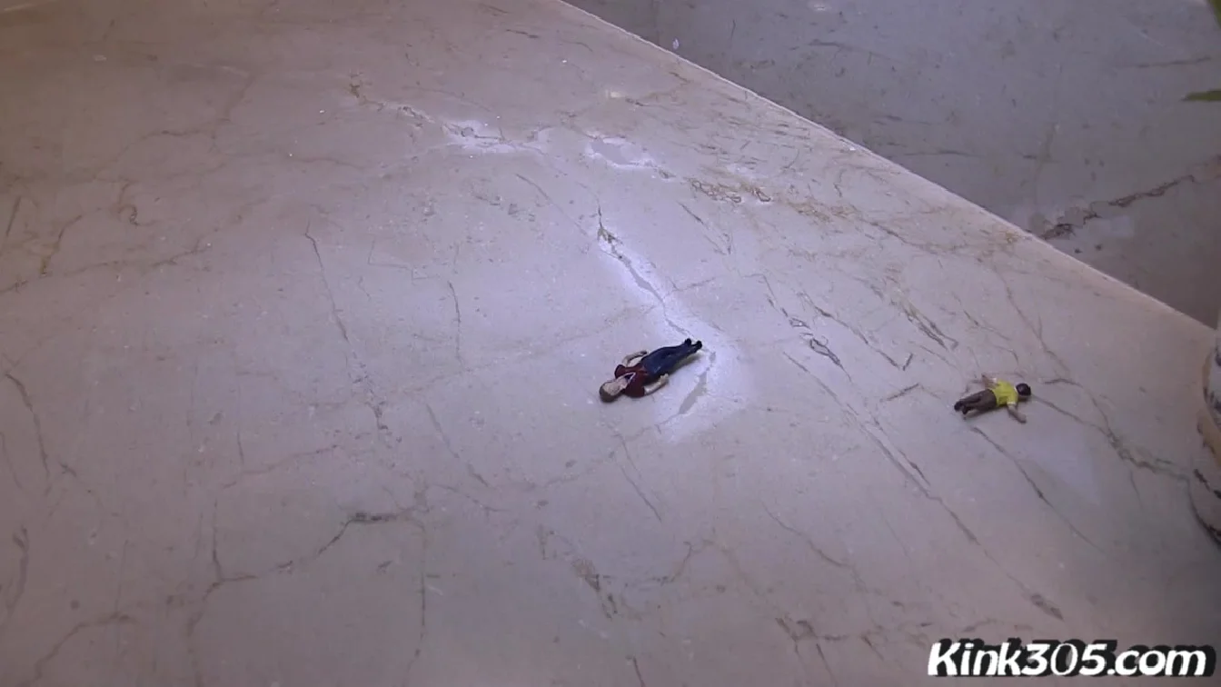 Skyler Nicole Sees Tiny People In The Bathroom XXX